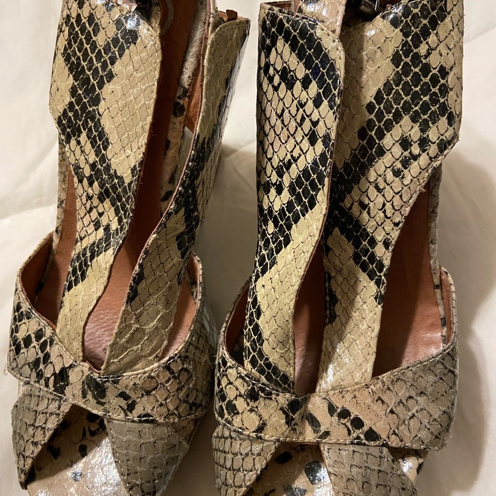 Jeffrey Campbell. Handmade Ibiza Last. California platform sandals size 8
